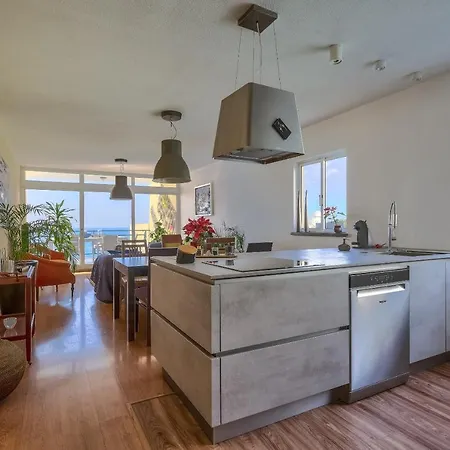 Charming Penthouse In Pestana 푼샬